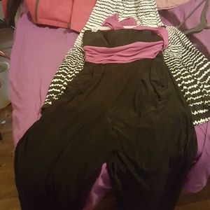 Jumpsuit strapless has ties attached that can be u